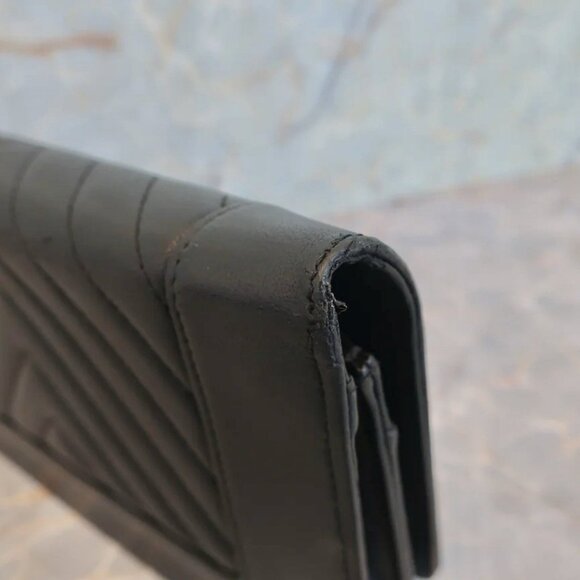 Authentic CHANEL V- Stitch wallet on chain WOC Lambskin black crossbody - Picture 3 of 15